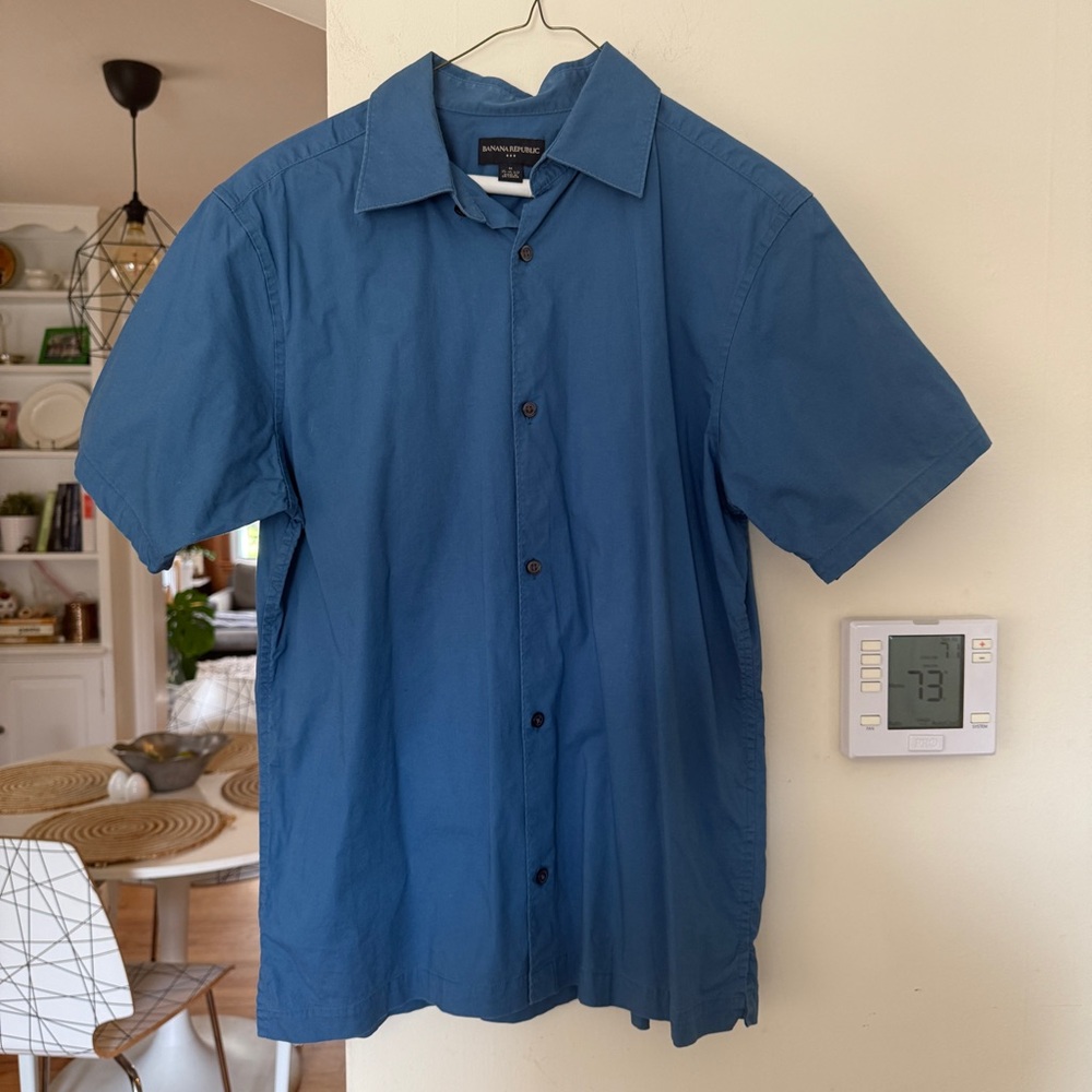 Banana Republic Men's Casual Button Down Shirt